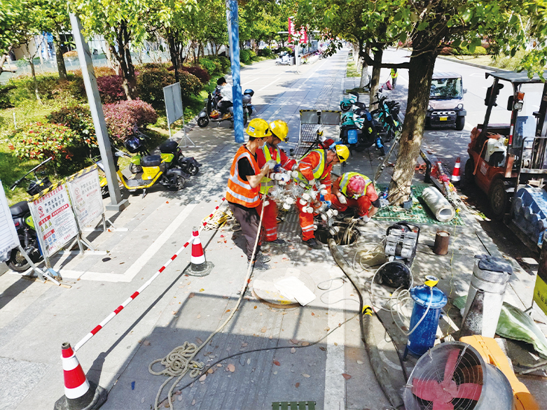  阜康UV-CIPP紫外光固化修复